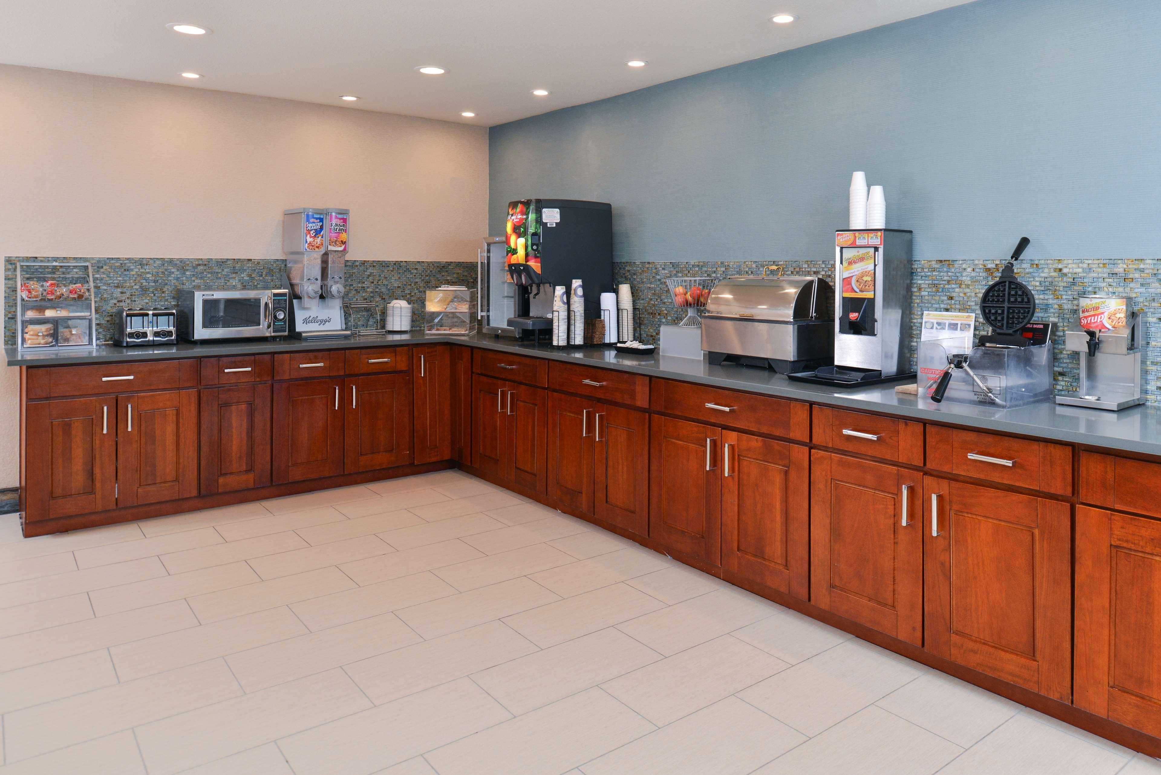 Best Western Long Beach Inn Bagian luar foto